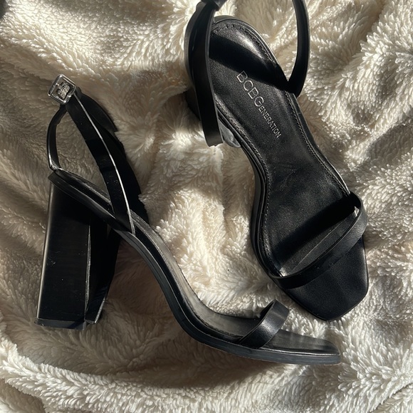BCBG BLACK BLOCK HEEL - Picture 2 of 3